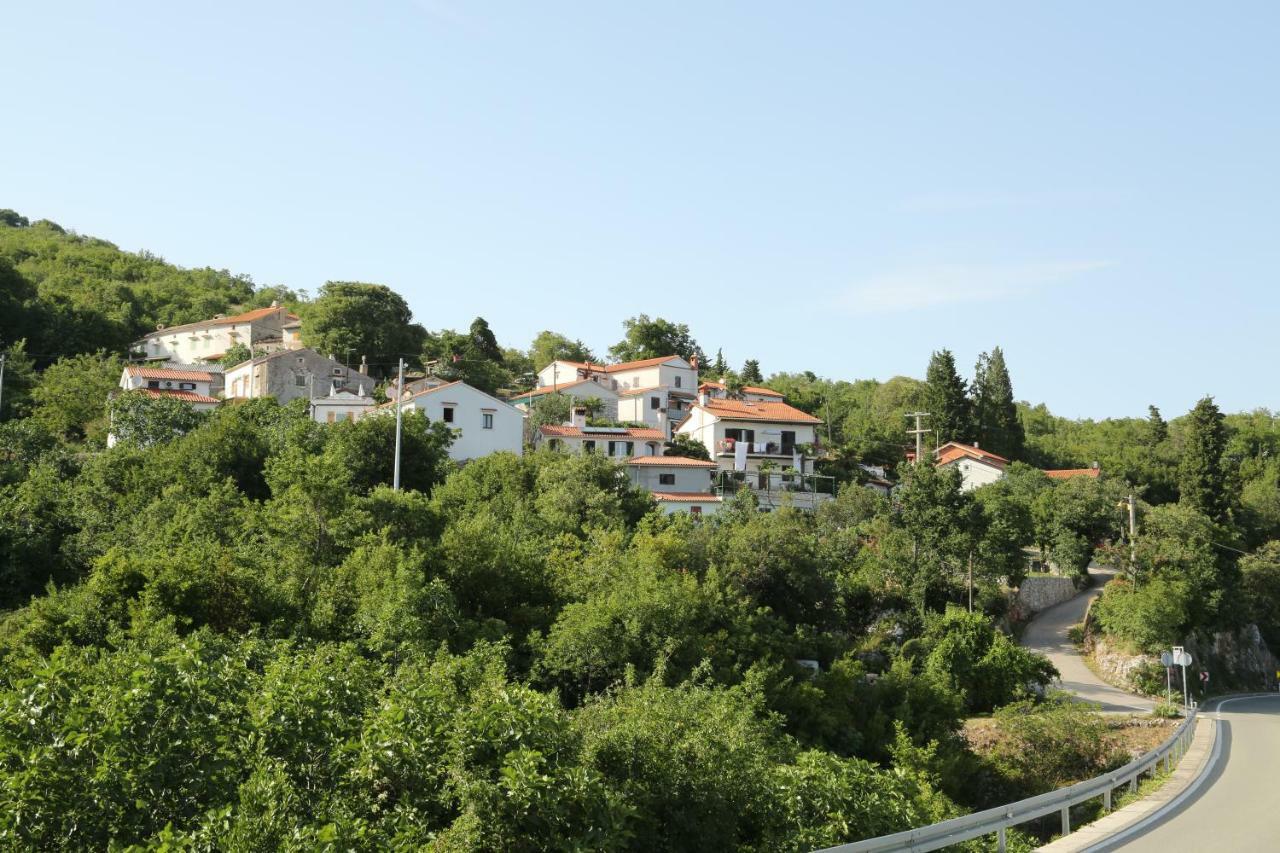 Apartments Tinka Brseč Exterior foto